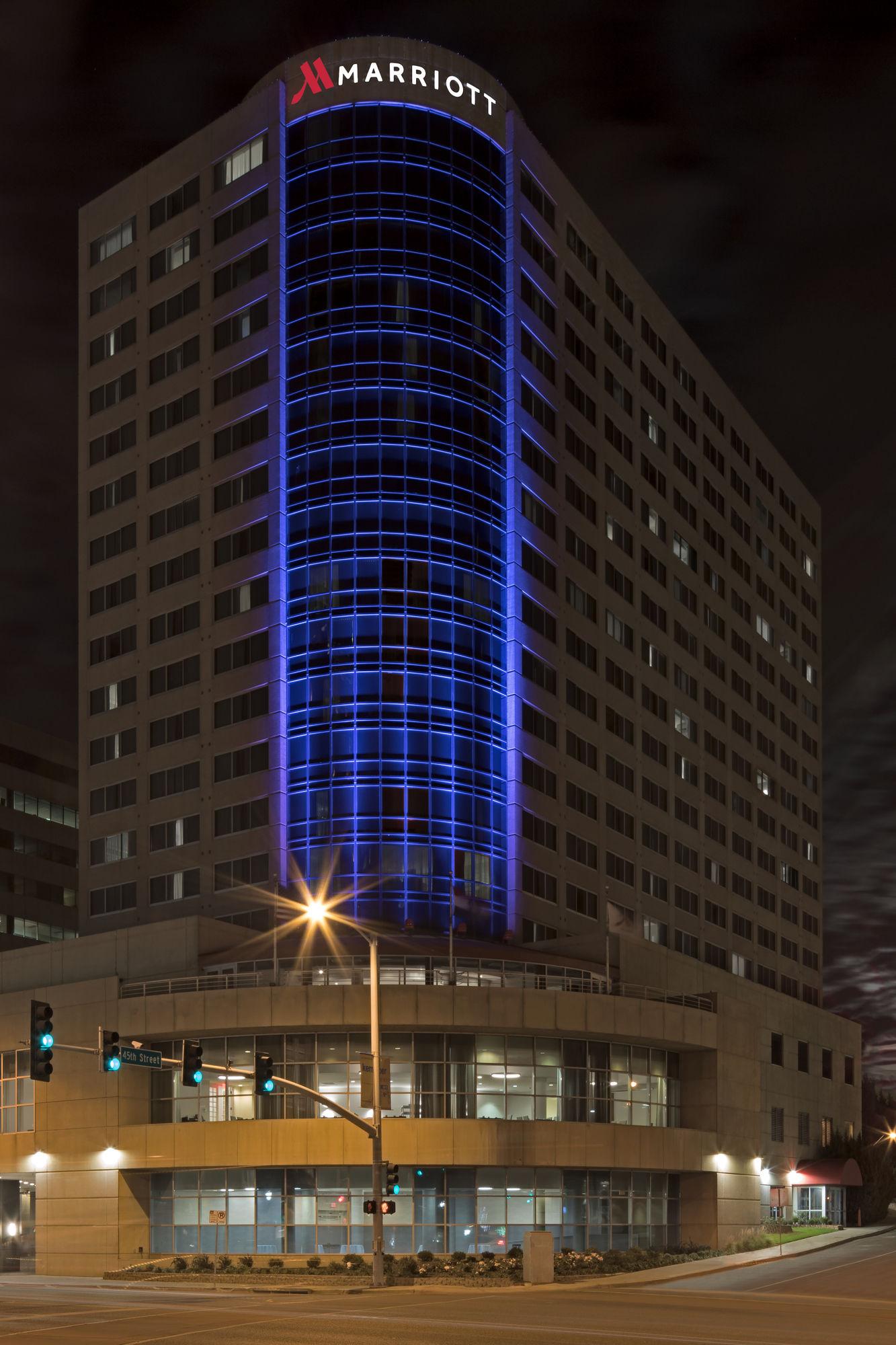 Kansas City Marriott Country Club Plaza Hotel Exterior photo